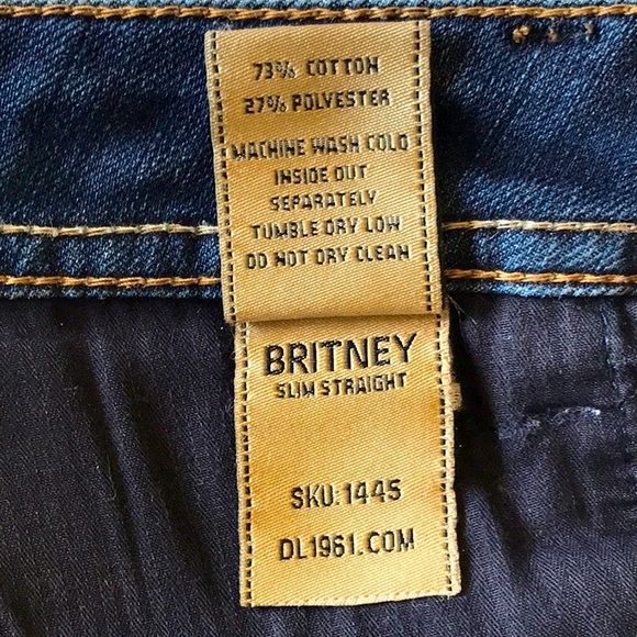 DL 1961 Jean, “Britney Slim Straight” fitted jean, dark wash colour, size 27. - Picture 12 of 14